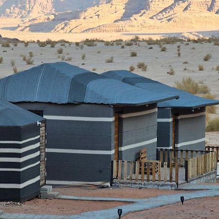 Bed and Breakfast Beduin Star Trail Camp à Wadi Rum Extérieur photo