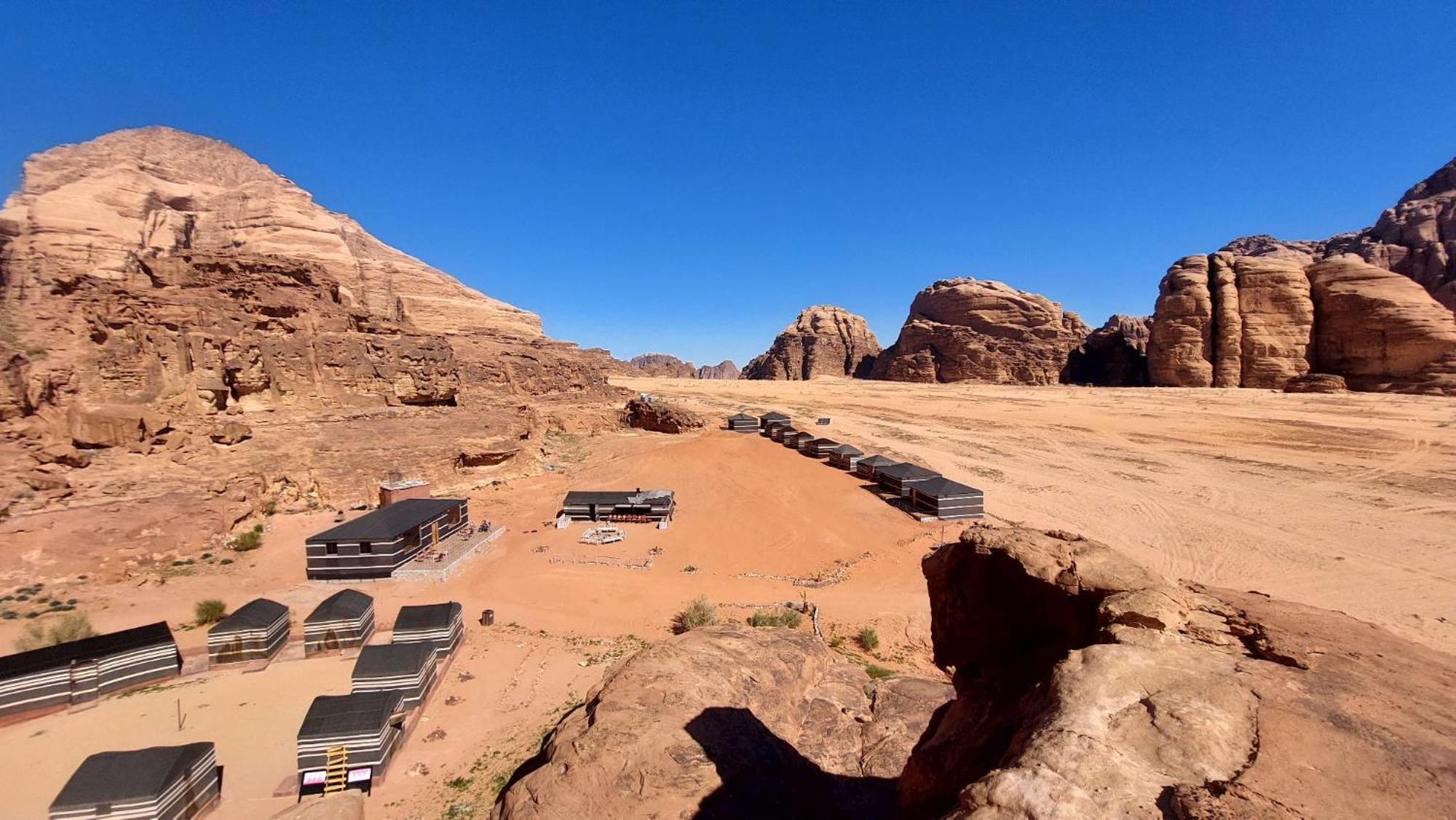 Bed and Breakfast Beduin Star Trail Camp à Wadi Rum Extérieur photo
