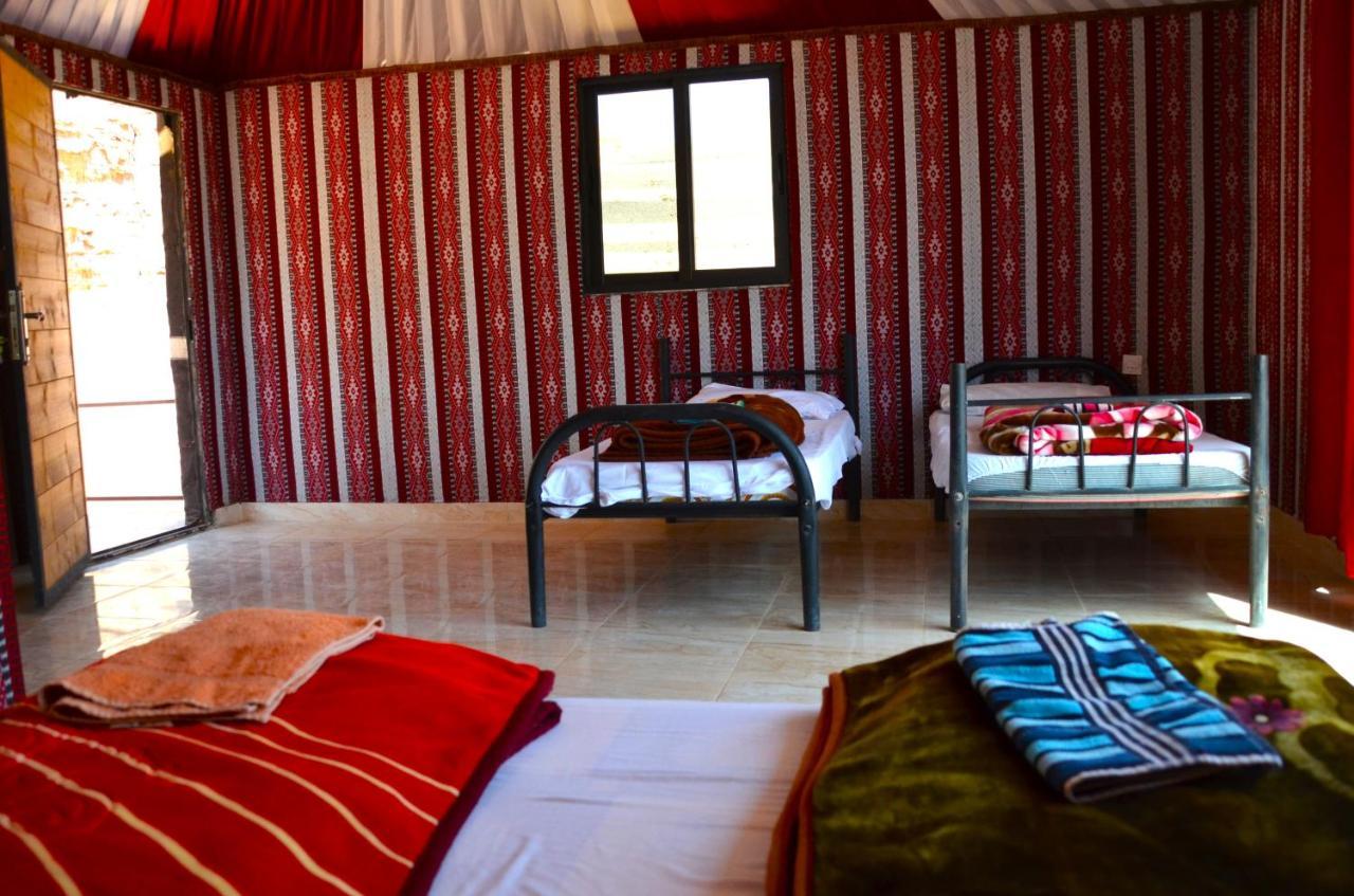 Bed and Breakfast Beduin Star Trail Camp à Wadi Rum Extérieur photo