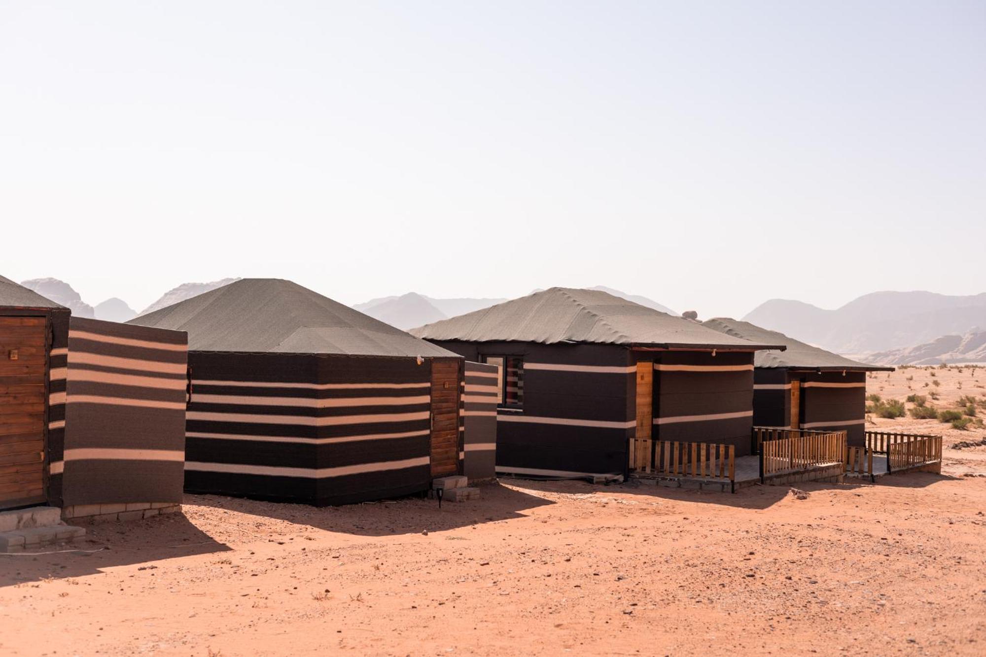 Bed and Breakfast Beduin Star Trail Camp à Wadi Rum Extérieur photo
