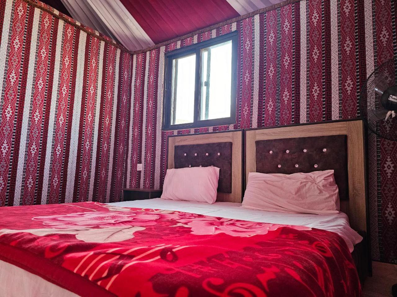 Bed and Breakfast Beduin Star Trail Camp à Wadi Rum Extérieur photo
