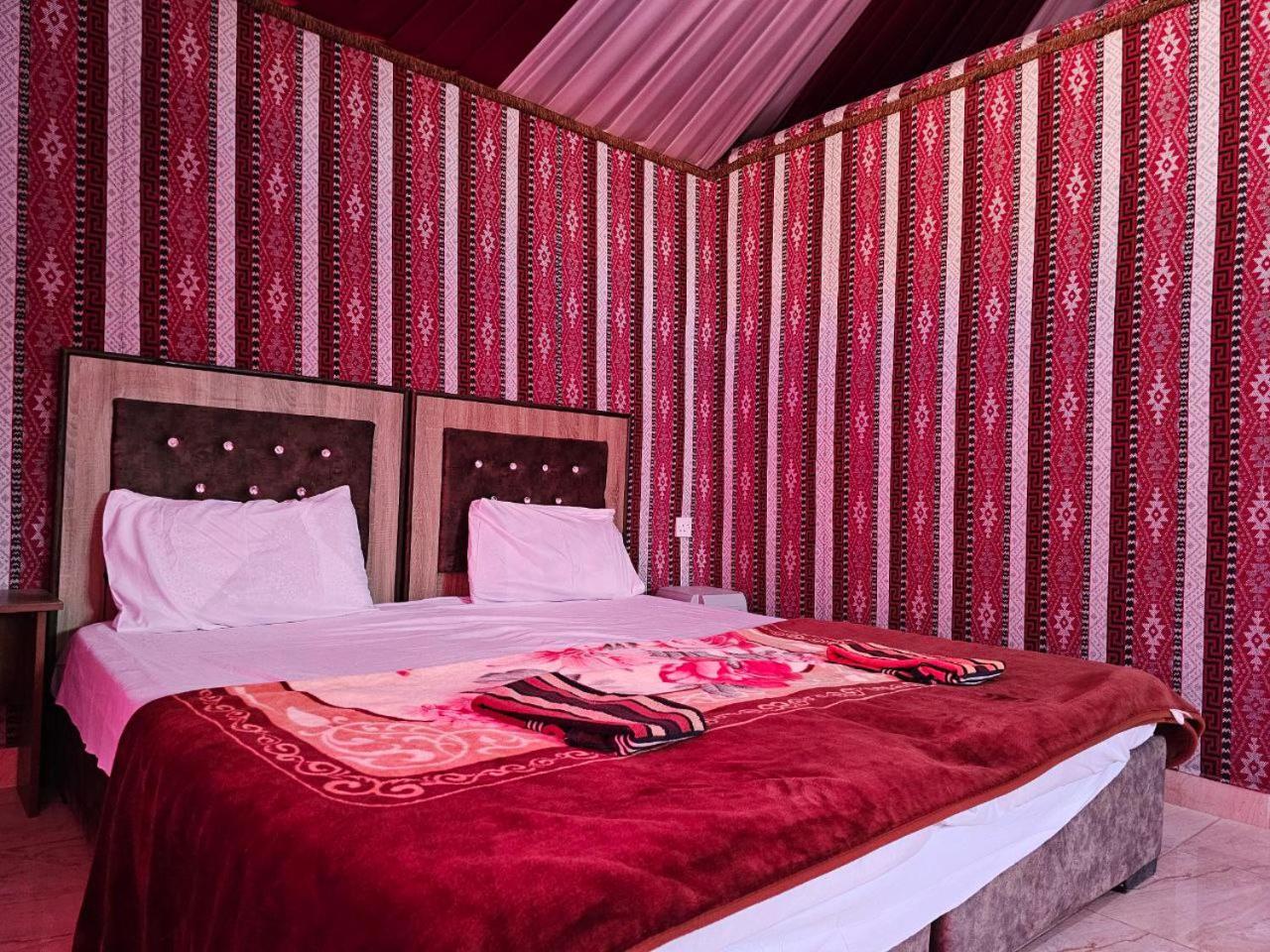 Bed and Breakfast Beduin Star Trail Camp à Wadi Rum Extérieur photo