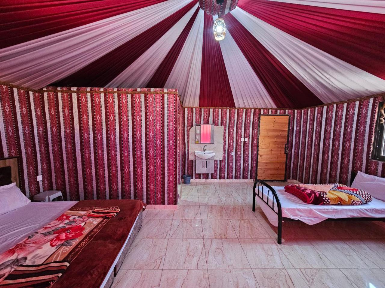 Bed and Breakfast Beduin Star Trail Camp à Wadi Rum Extérieur photo