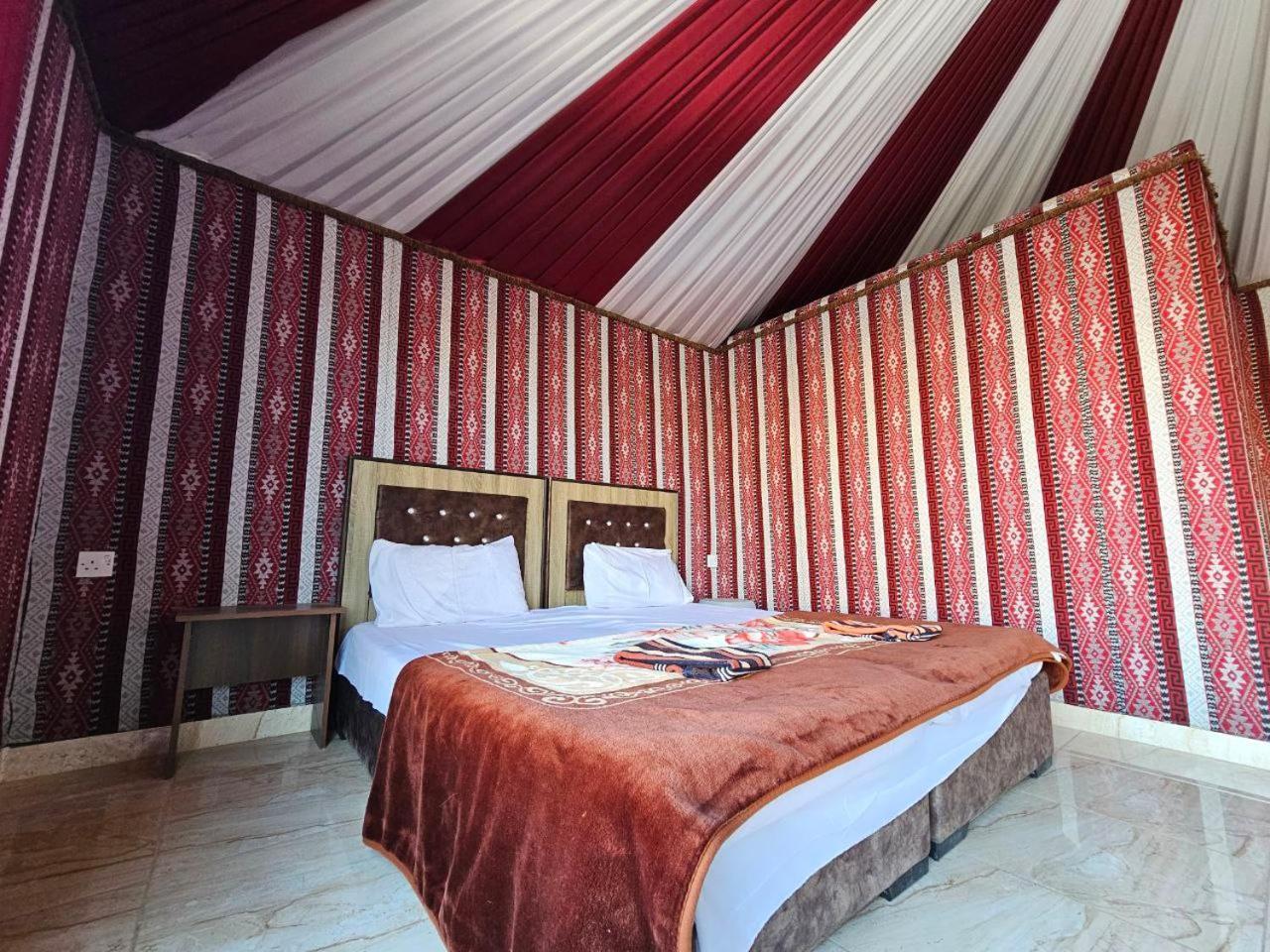 Bed and Breakfast Beduin Star Trail Camp à Wadi Rum Extérieur photo