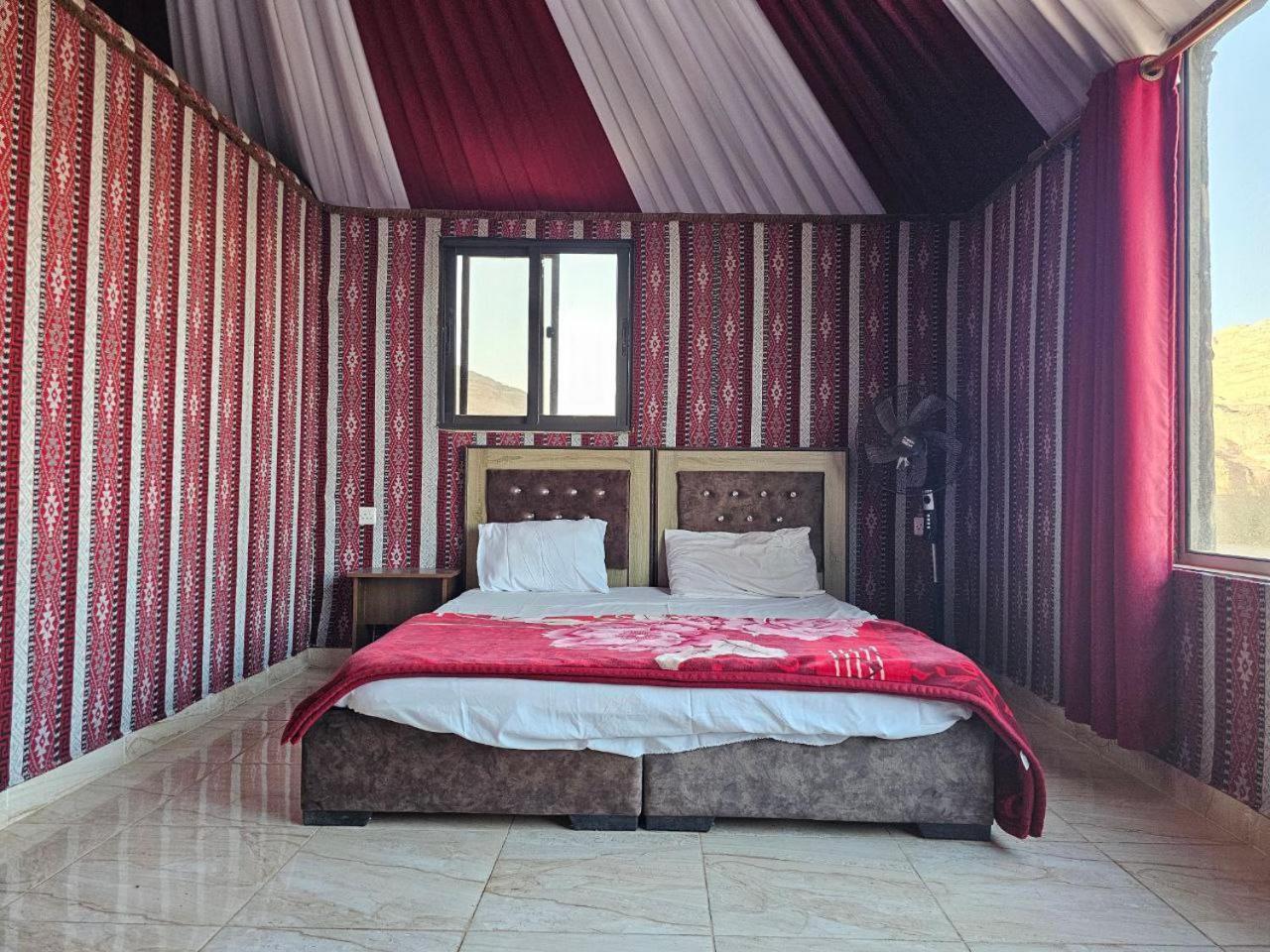 Bed and Breakfast Beduin Star Trail Camp à Wadi Rum Extérieur photo