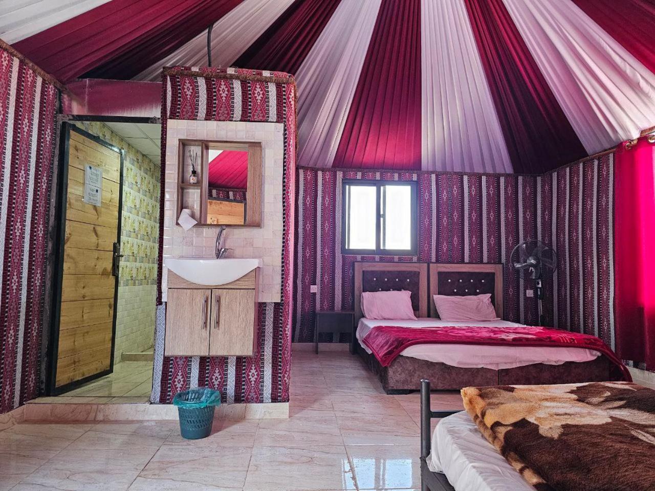 Bed and Breakfast Beduin Star Trail Camp à Wadi Rum Extérieur photo