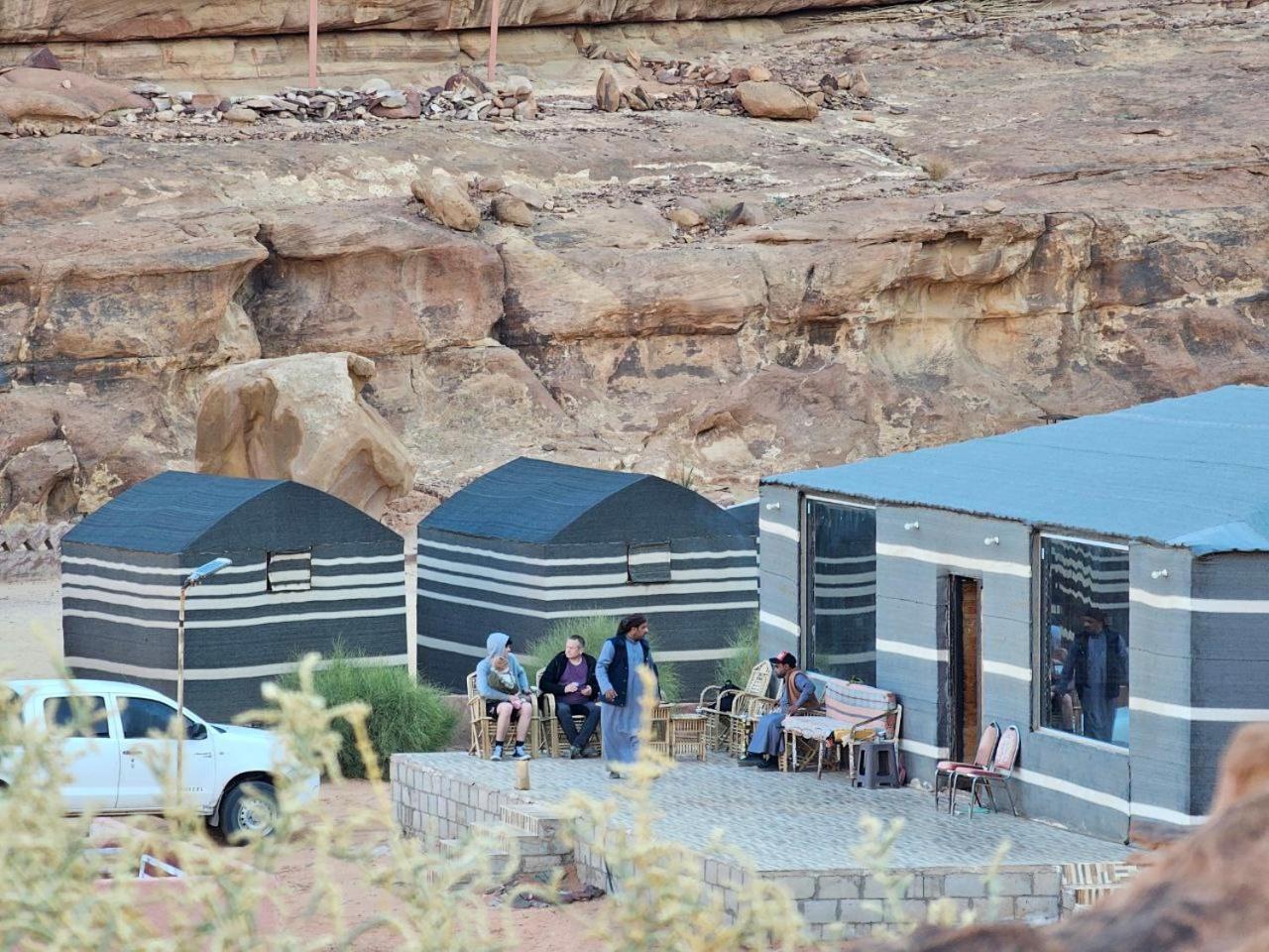 Bed and Breakfast Beduin Star Trail Camp à Wadi Rum Extérieur photo