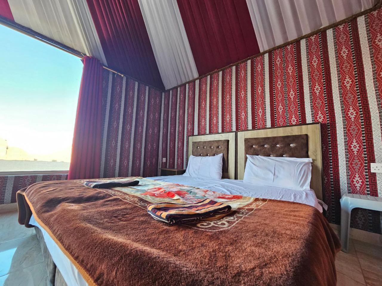 Bed and Breakfast Beduin Star Trail Camp à Wadi Rum Extérieur photo