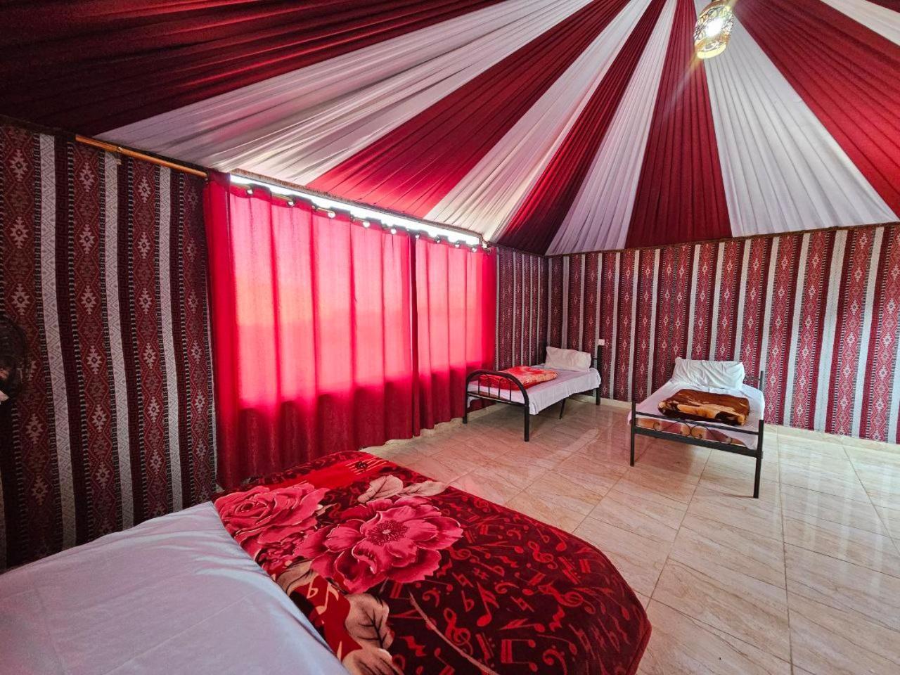 Bed and Breakfast Beduin Star Trail Camp à Wadi Rum Extérieur photo