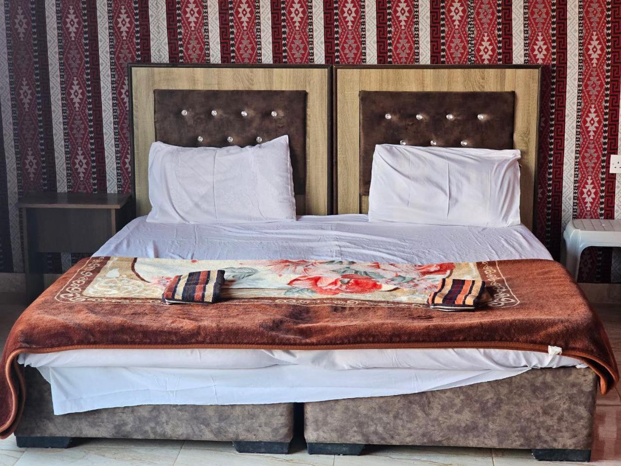 Bed and Breakfast Beduin Star Trail Camp à Wadi Rum Extérieur photo