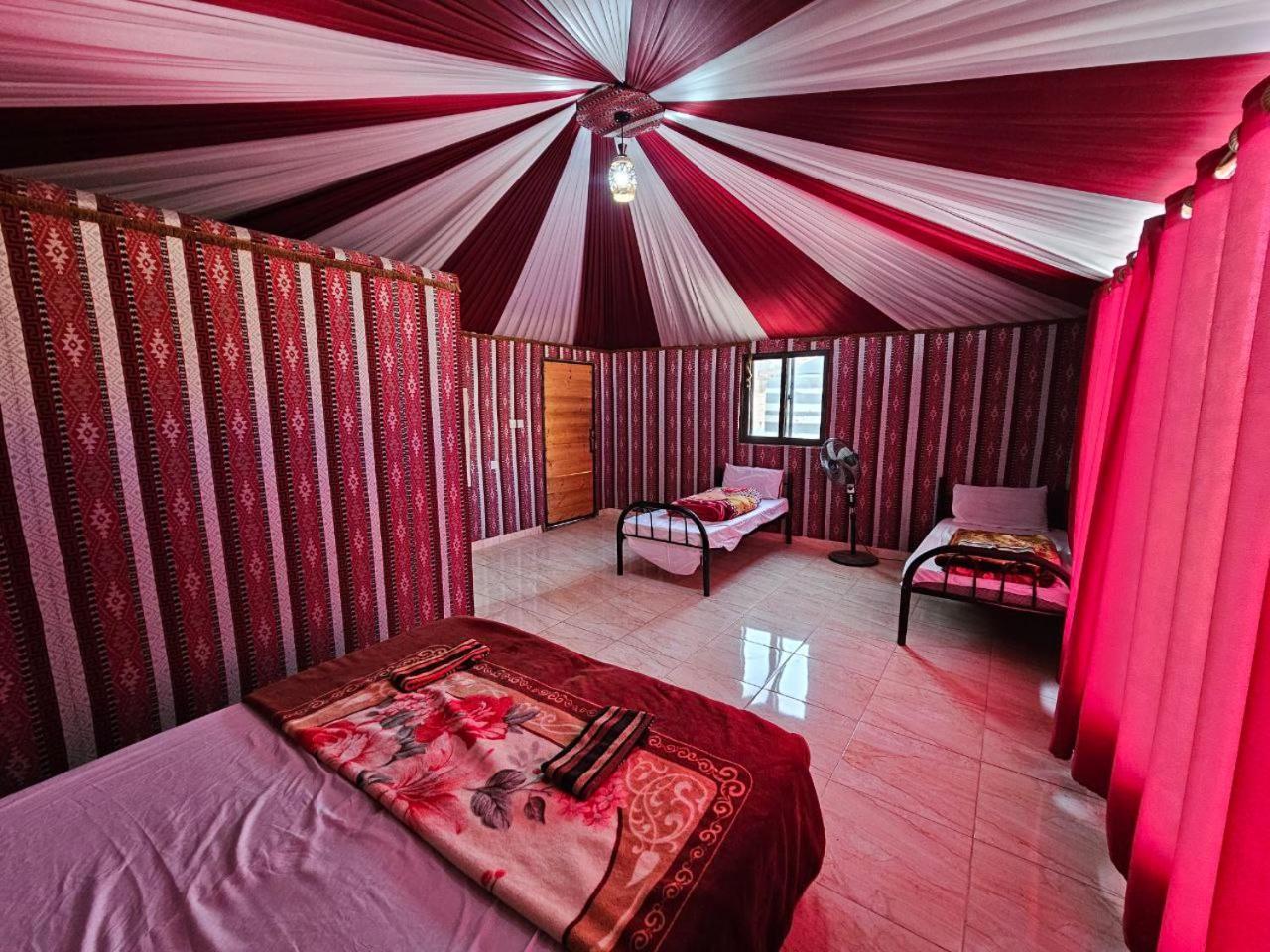Bed and Breakfast Beduin Star Trail Camp à Wadi Rum Extérieur photo