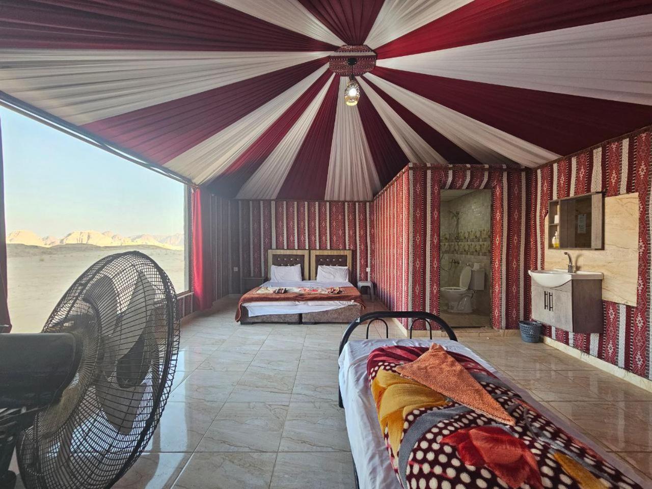 Bed and Breakfast Beduin Star Trail Camp à Wadi Rum Extérieur photo