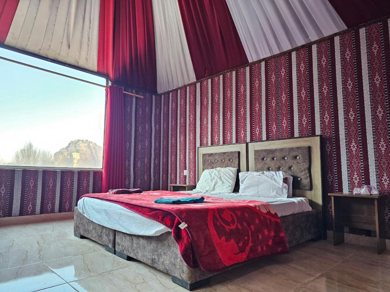 Bed and Breakfast Beduin Star Trail Camp à Wadi Rum Extérieur photo