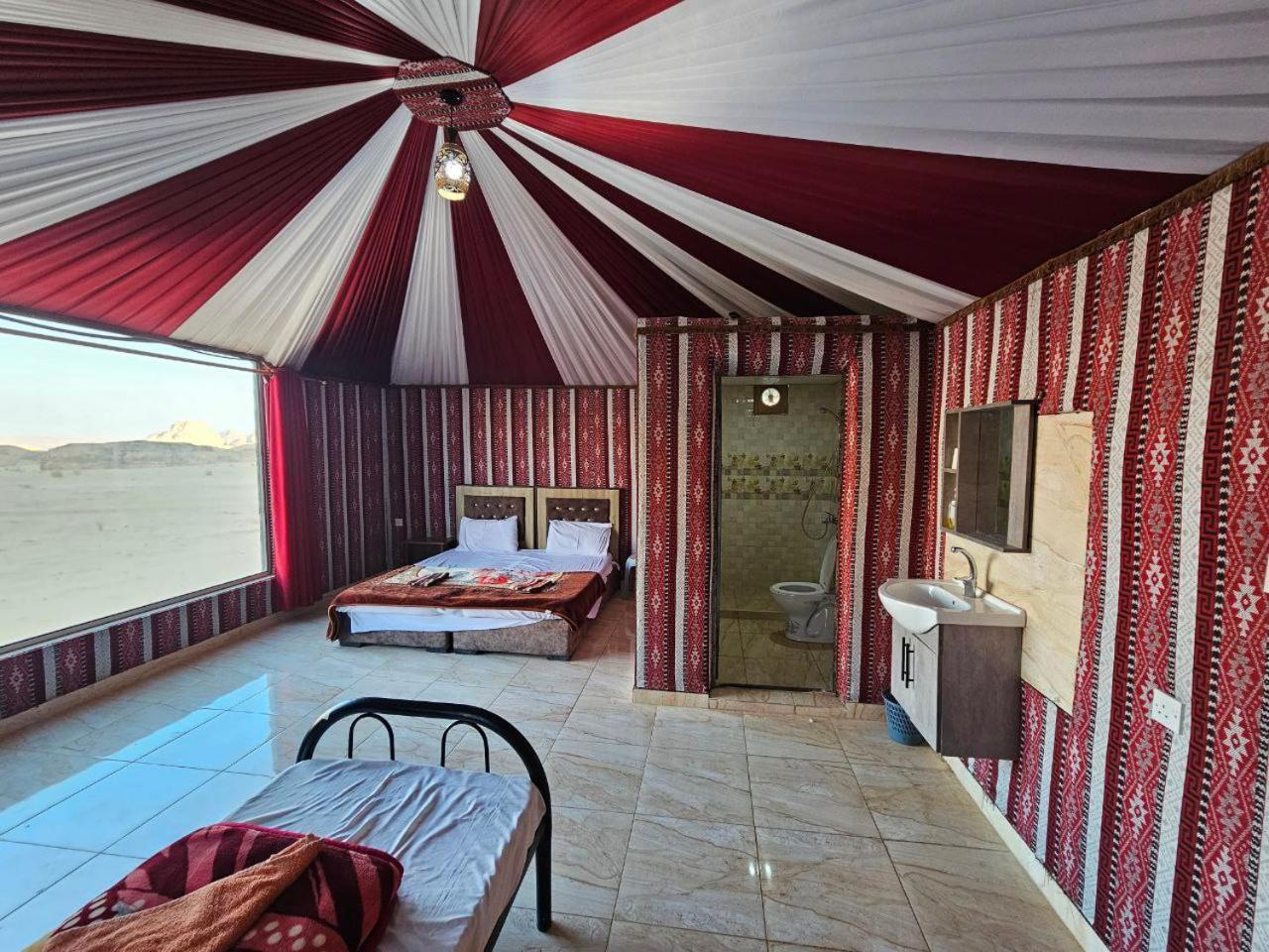 Bed and Breakfast Beduin Star Trail Camp à Wadi Rum Extérieur photo