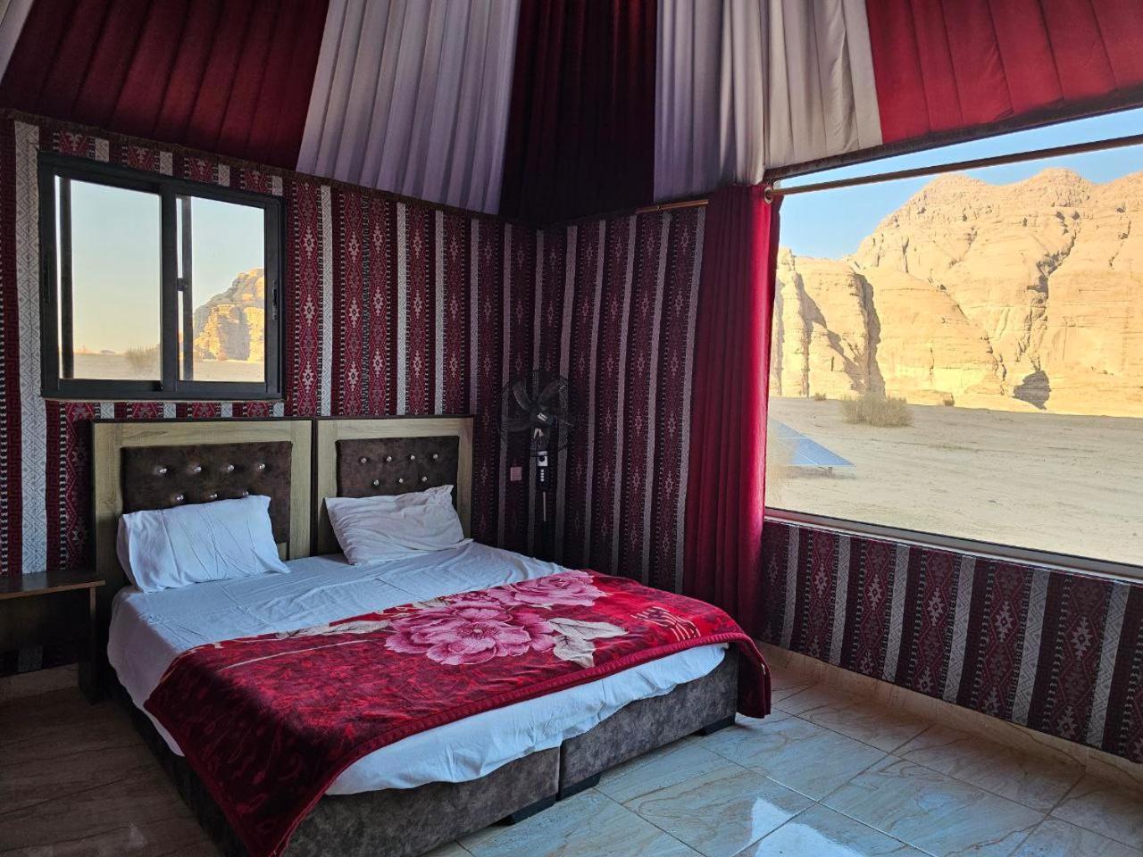 Bed and Breakfast Beduin Star Trail Camp à Wadi Rum Extérieur photo