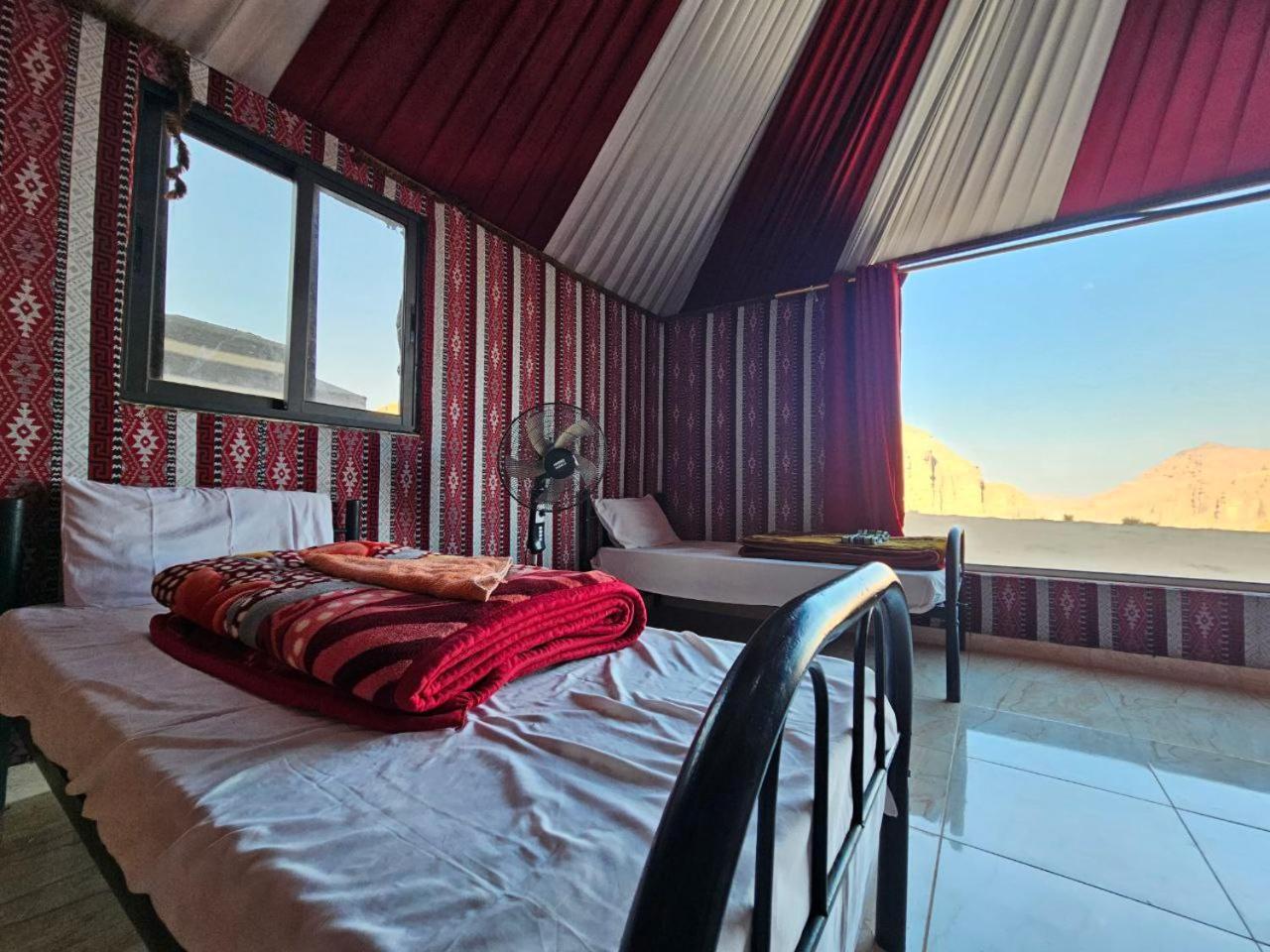 Bed and Breakfast Beduin Star Trail Camp à Wadi Rum Extérieur photo
