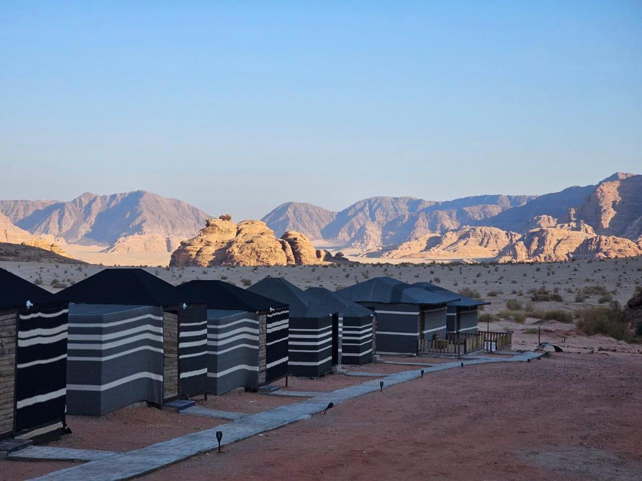 Bed and Breakfast Beduin Star Trail Camp à Wadi Rum Extérieur photo