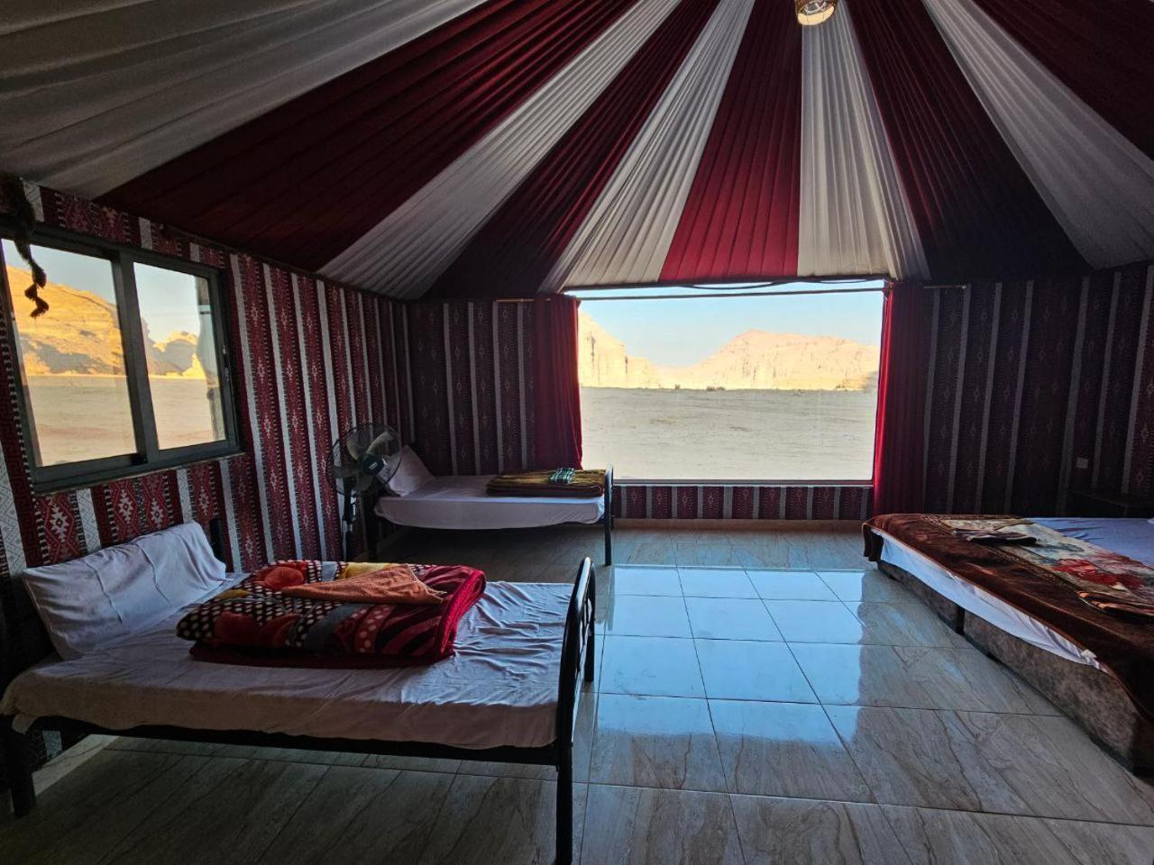 Bed and Breakfast Beduin Star Trail Camp à Wadi Rum Extérieur photo