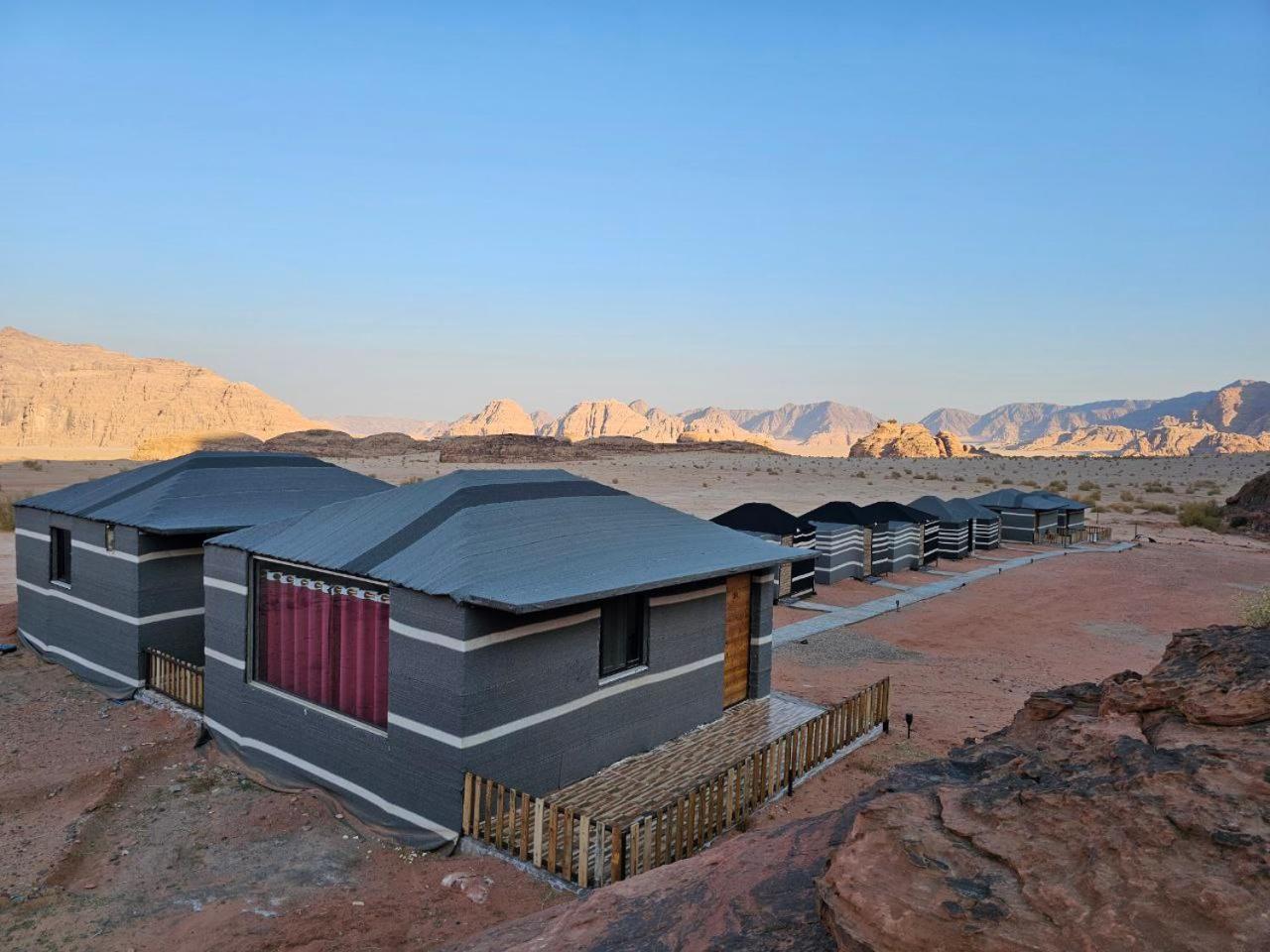 Bed and Breakfast Beduin Star Trail Camp à Wadi Rum Extérieur photo