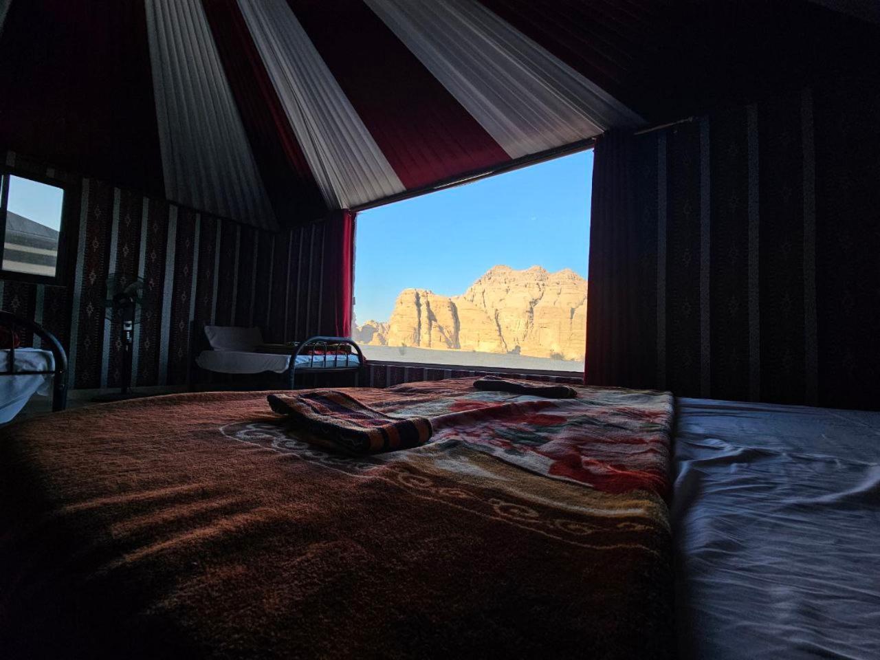Bed and Breakfast Beduin Star Trail Camp à Wadi Rum Extérieur photo