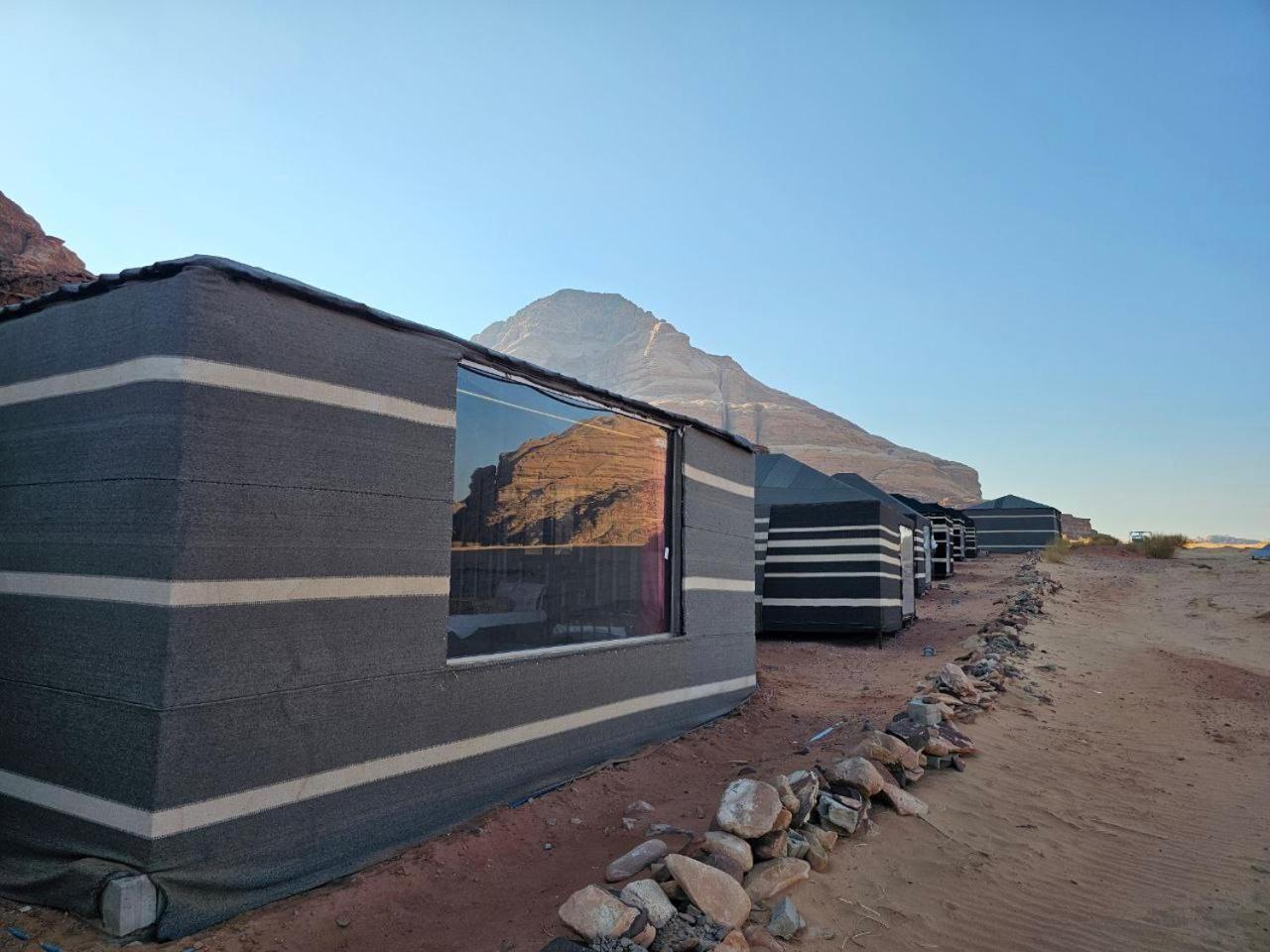 Bed and Breakfast Beduin Star Trail Camp à Wadi Rum Extérieur photo