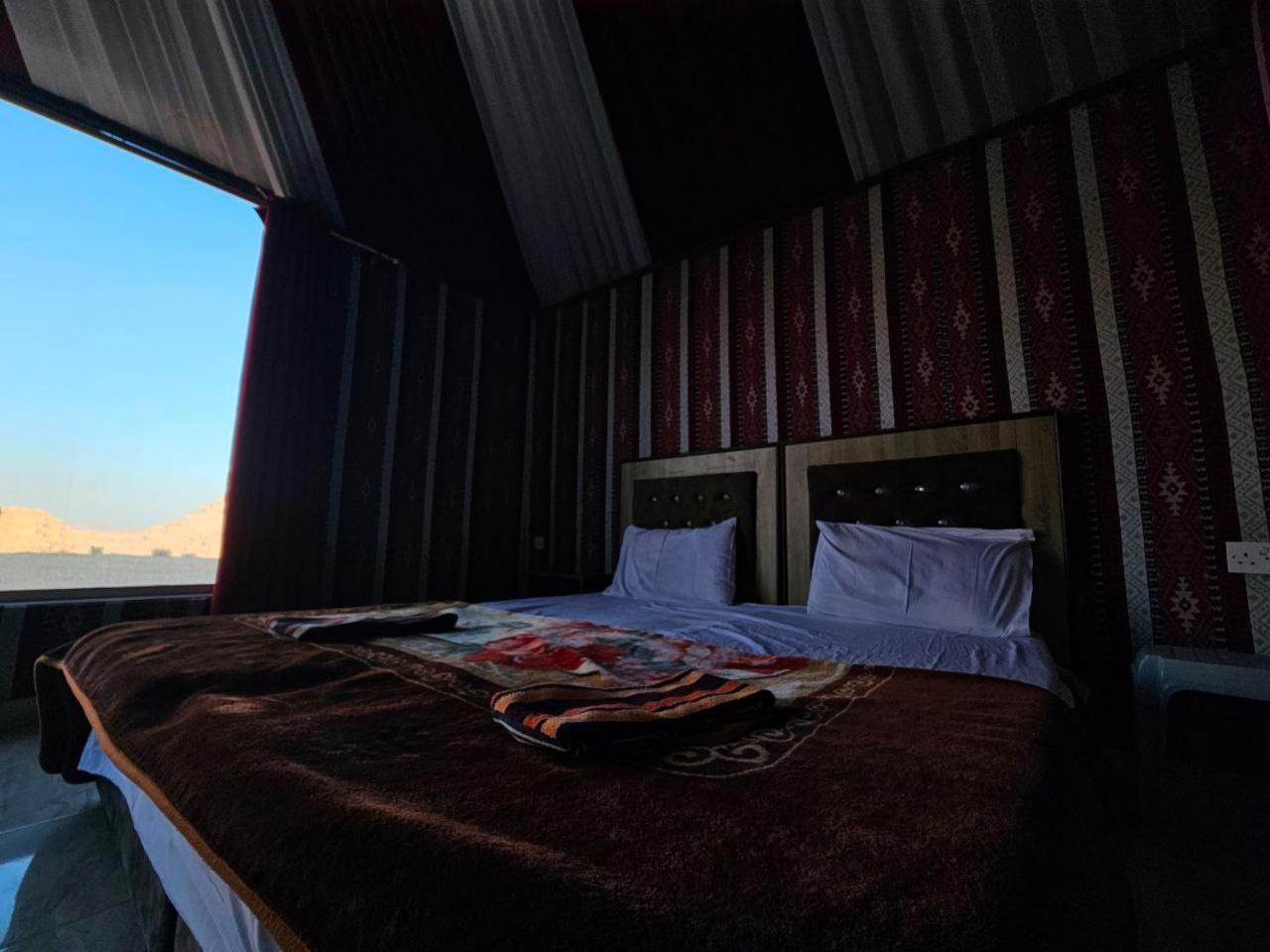 Bed and Breakfast Beduin Star Trail Camp à Wadi Rum Extérieur photo